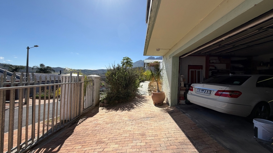 4 Bedroom Property for Sale in Arbeidslus Western Cape